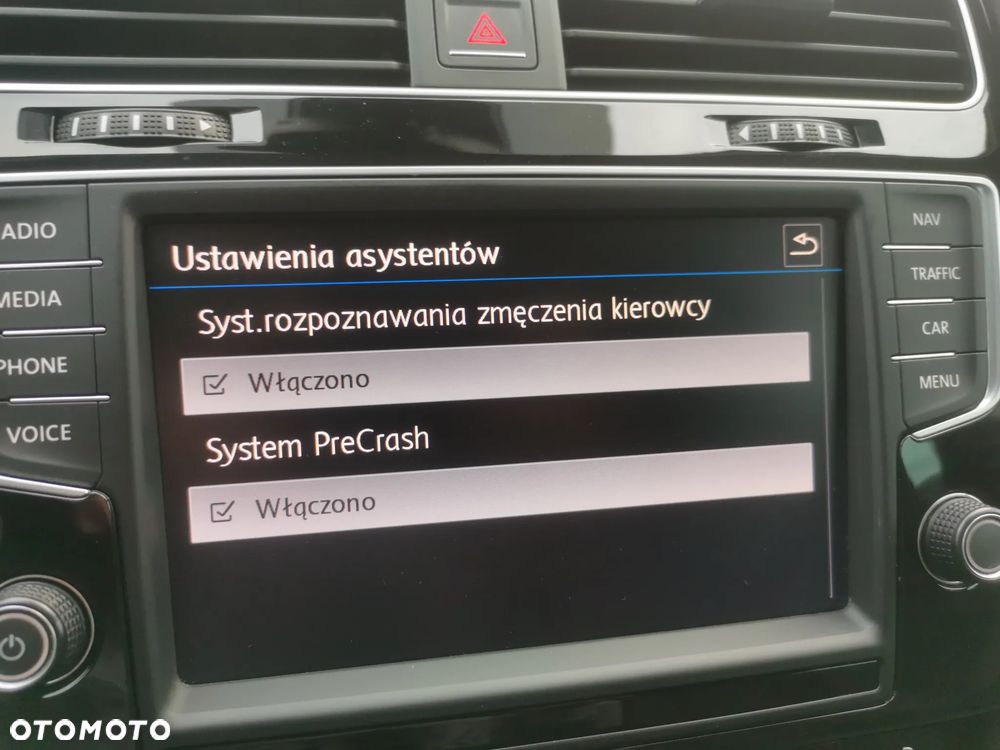 Volkswagen Golf 2.0 TDI BlueMotion Technology Allstar - 27