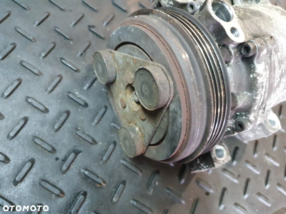 SPRĘŻARKA KLIMATYZACJI Subaru Impreza II WRX 2.0 T turbo 73111FE040 - 2