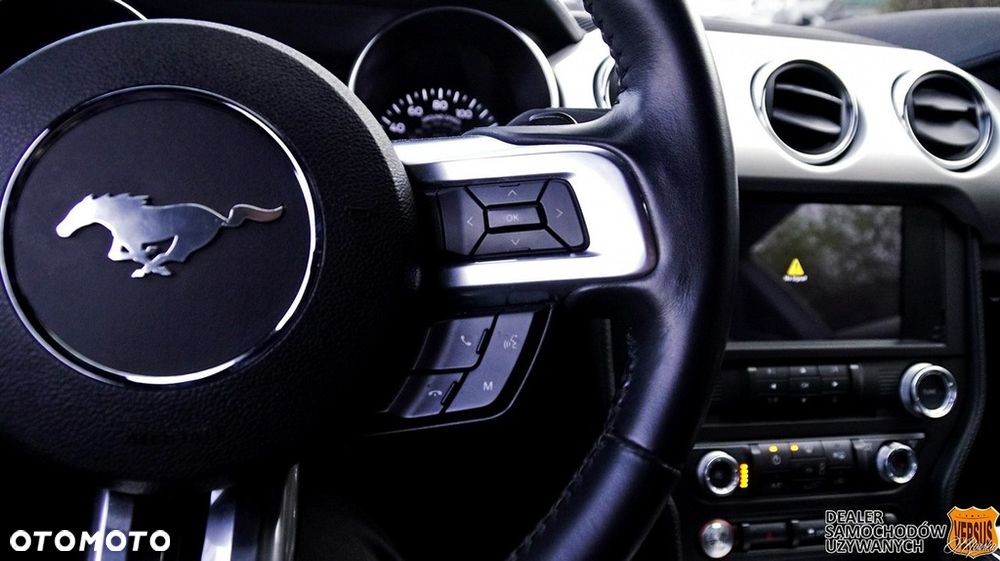 Ford Mustang - 8