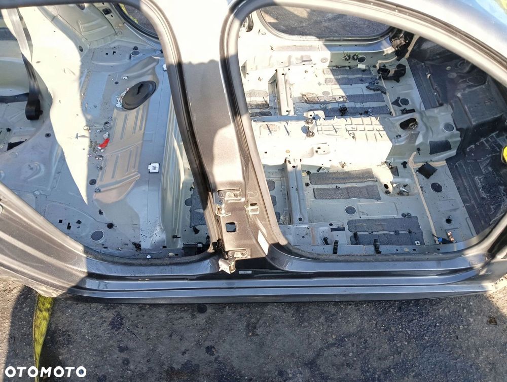 PRÓG PRAWY SŁUPEK ŚRODKOWY PEUGEOT 208 II (2019-2023) 1.2 THP 101KM - 8