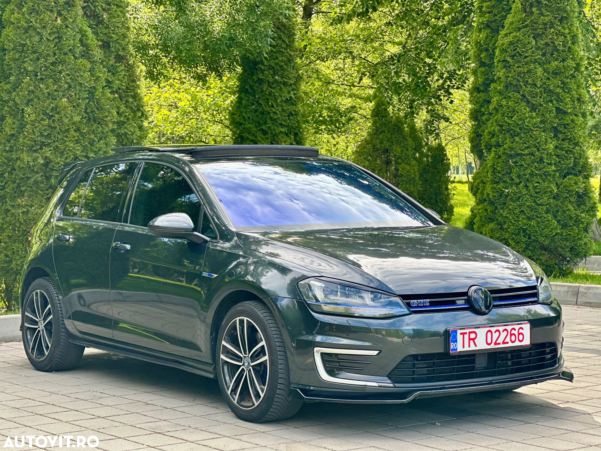 Volkswagen Golf - 8