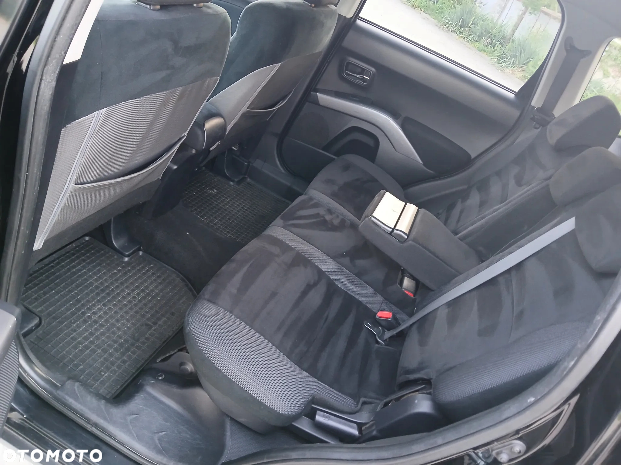Mitsubishi Outlander 2.0 DID Intense + - 14