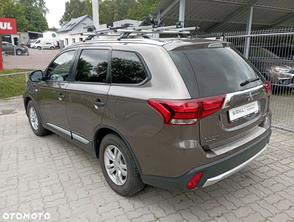 Mitsubishi Outlander 2.0 Invite + 2WD - 16