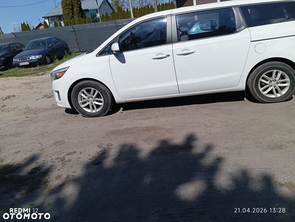 Kia Sedona - 22