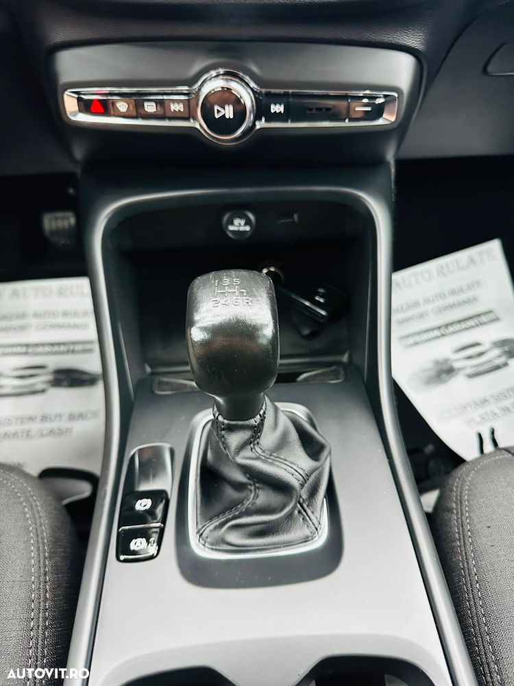 Volvo XC 40 T3 Momentum - 24