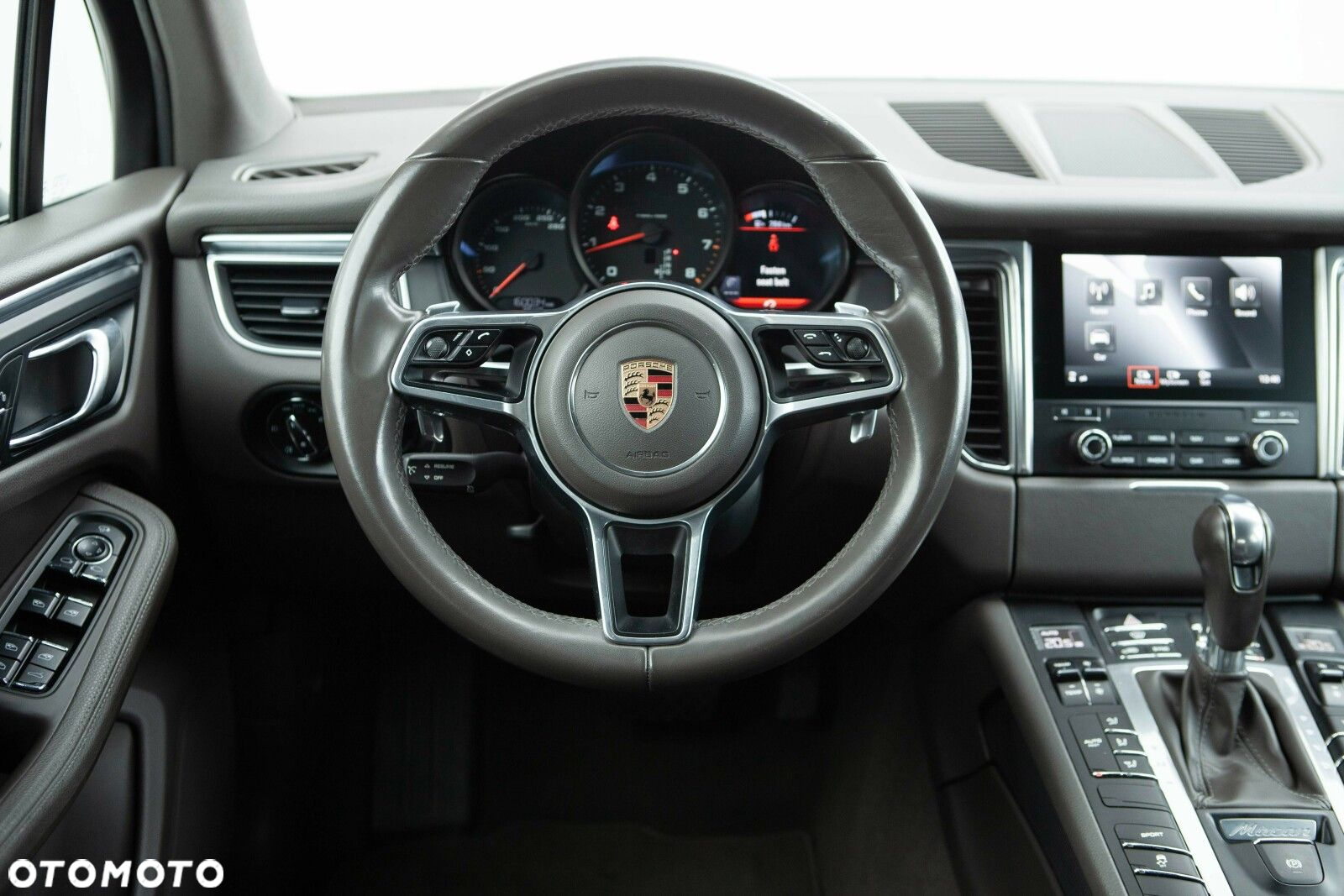 Porsche Macan Standard - 18