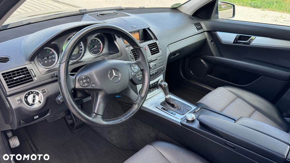 Mercedes-Benz Klasa C 180 CGI Automatik BlueEFFICIENCY Avantgarde - 16