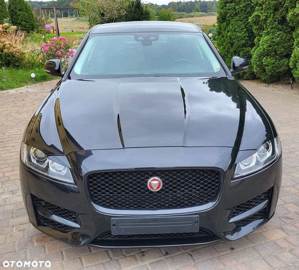 Jaguar XF 20d R-Sport - 23