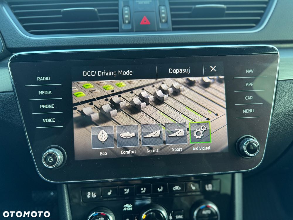 Skoda Superb 2.0 TSI 4x4 DSG SportLine - 24