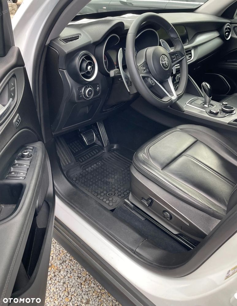 Alfa Romeo Stelvio - 10