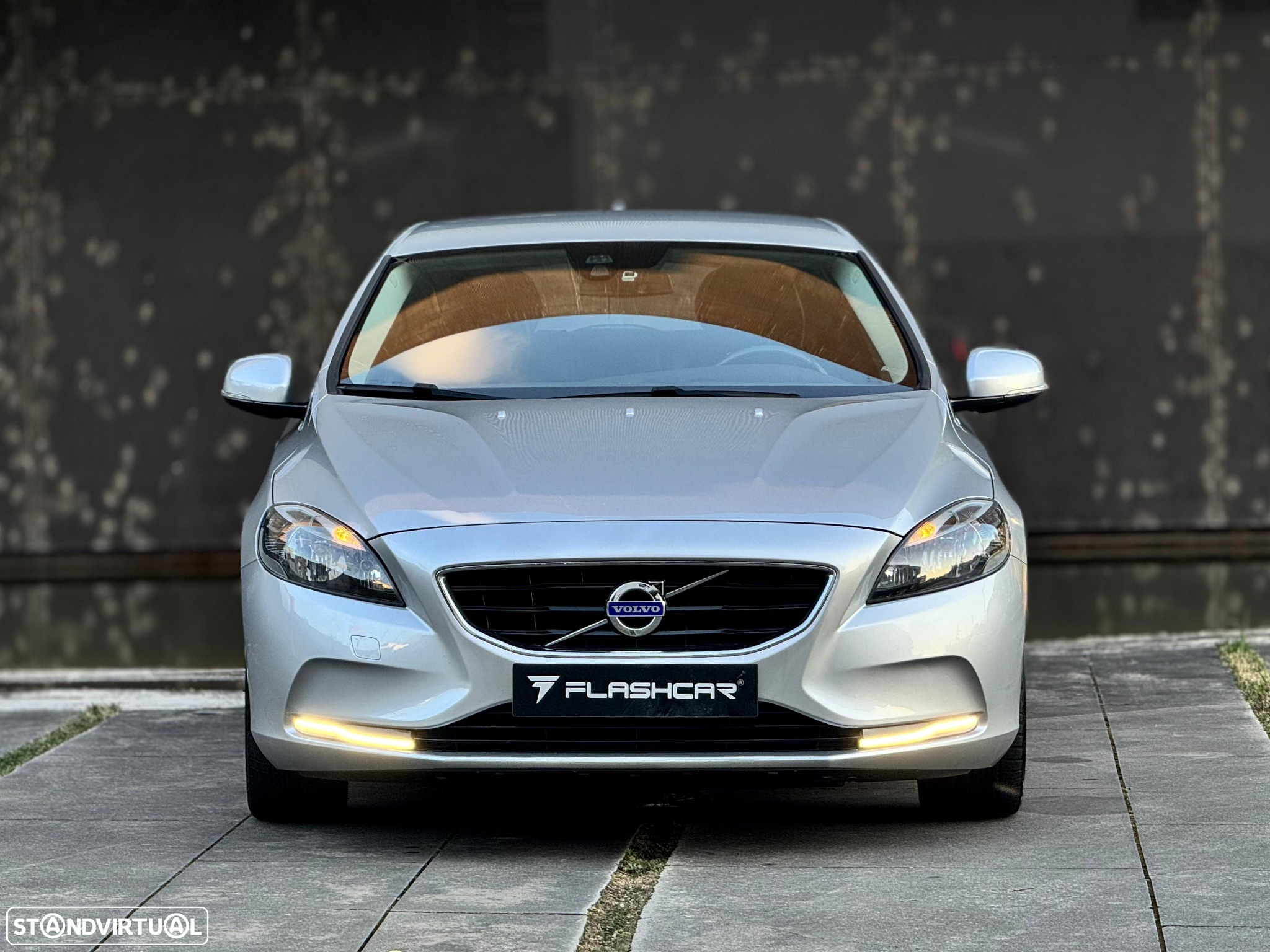 Volvo V40 1.6 D2 R-Design Momentum - 2
