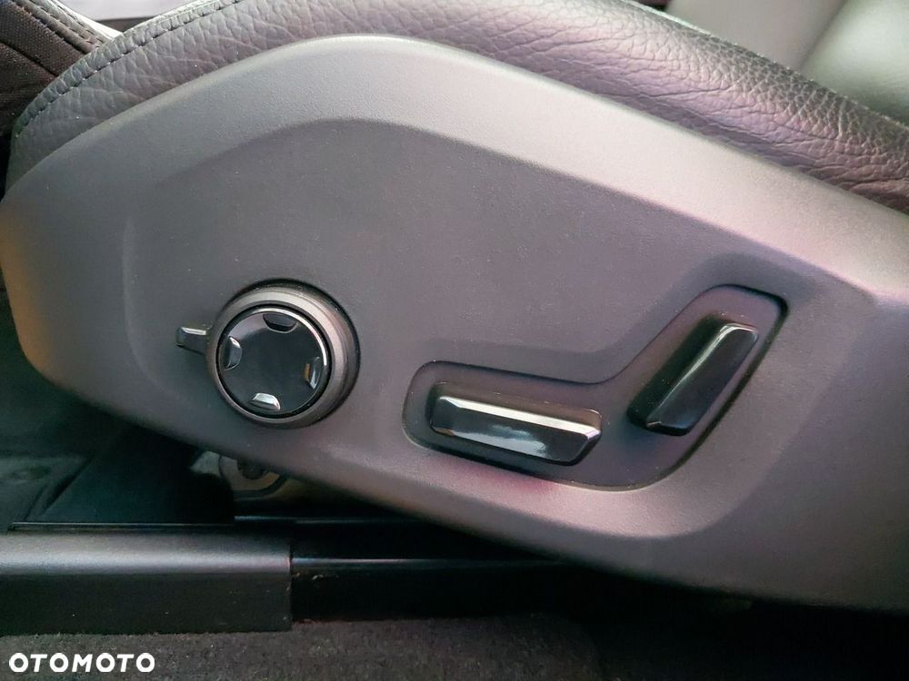 Volvo XC 60 - 30