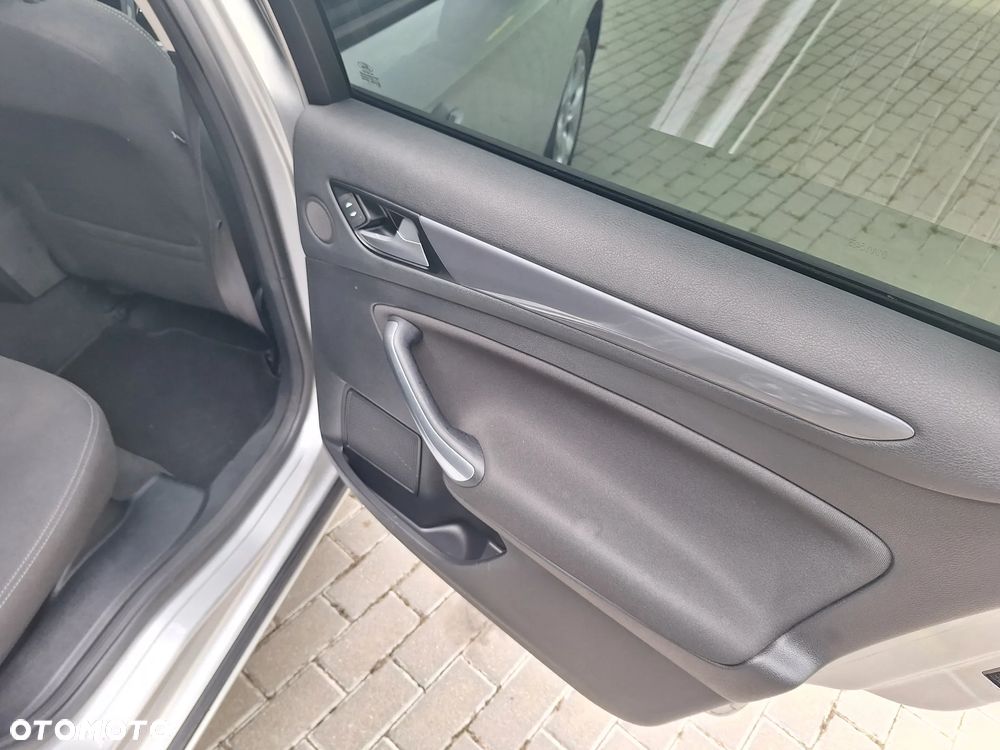 Ford Mondeo 2.0 TDCi Ambiente - 29