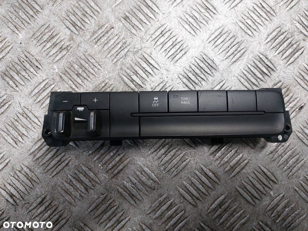 PANEL PRZEŁĄCZNIKÓW HAKA RAM 1500 I LIFT 2013- 68105206AC 68247620AA - 1