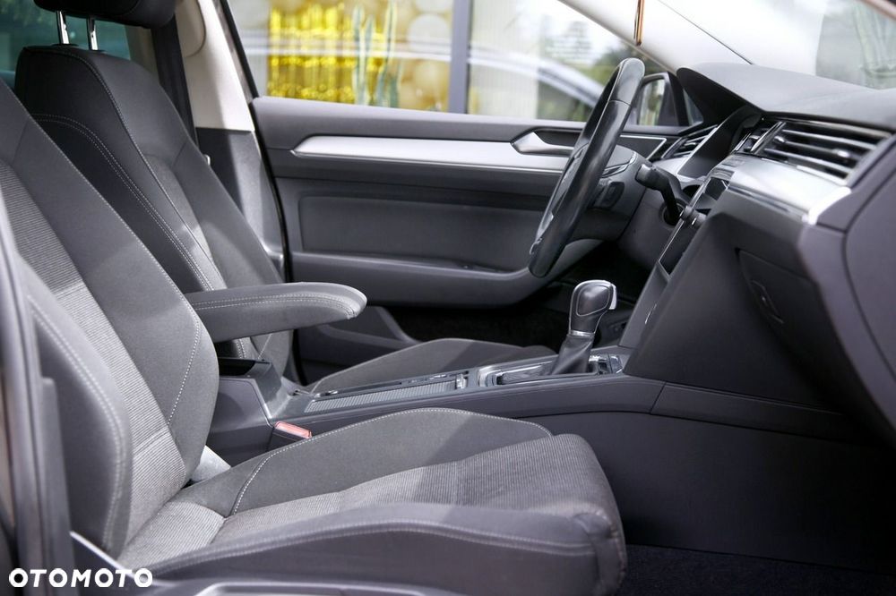 Volkswagen Passat - 14