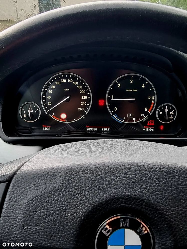 BMW Seria 5 525d Luxury Line - 8