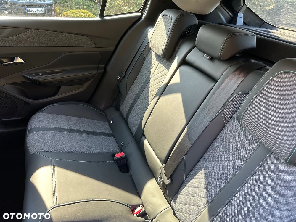 Peugeot 408 1.6 Plug-In Hybrid 180 Allure Pack EAT8 - 15