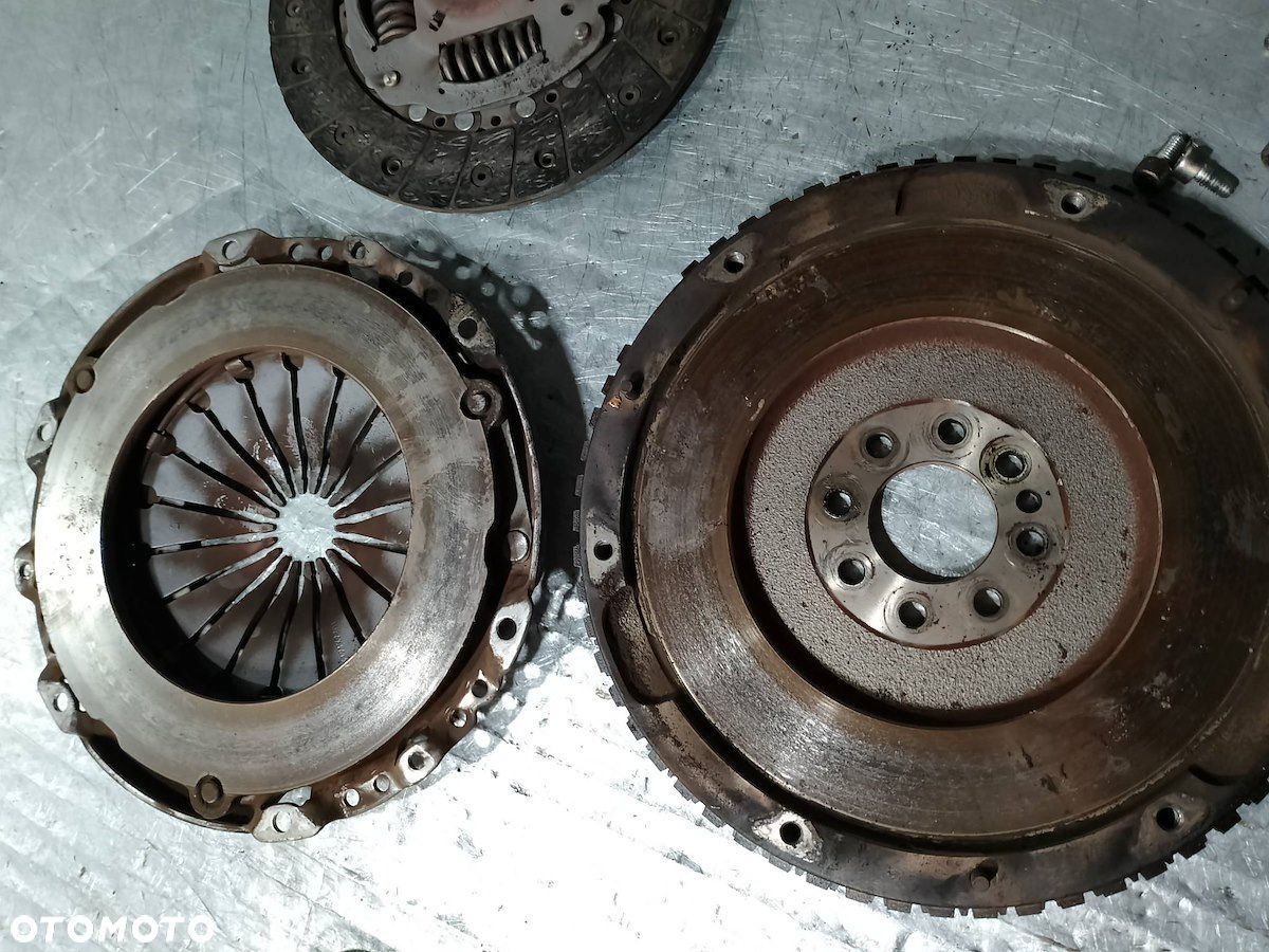 KOŁO DWUMASOWE KOMPLETNE PEUGEOT 307 SW 9629580010 2.0 HDI - 6