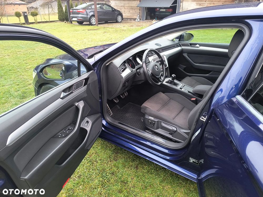 Volkswagen Passat - 8