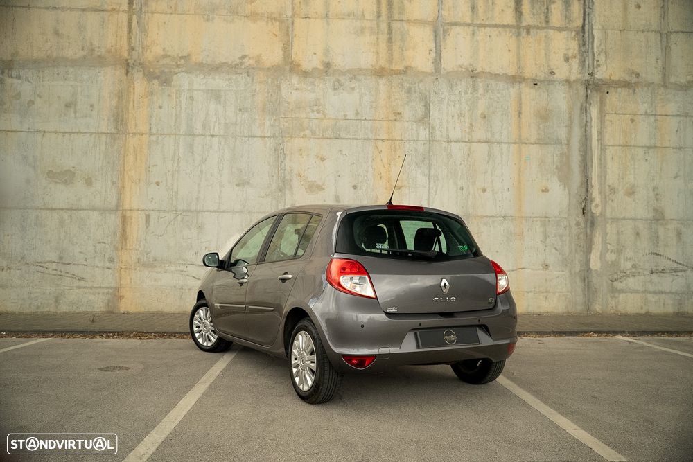 Renault Clio 1.5 dCi Dynamique S - 2