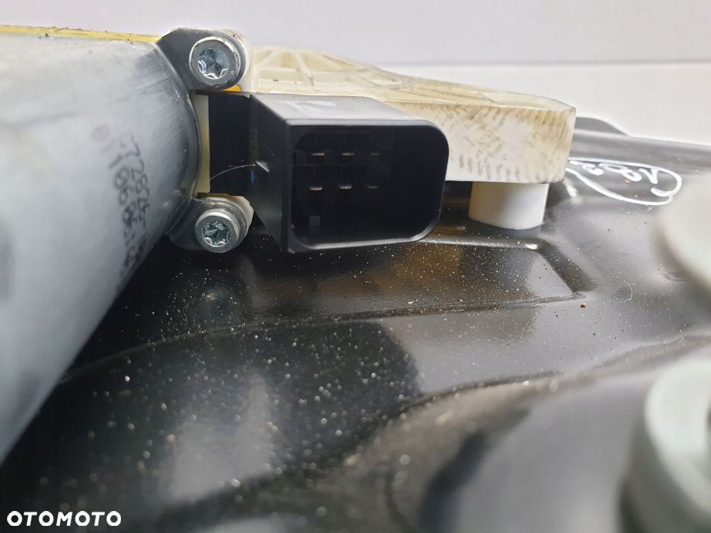 Mercedes A205 W205 PODNOŚNIK SZYBY prawy tył - 5