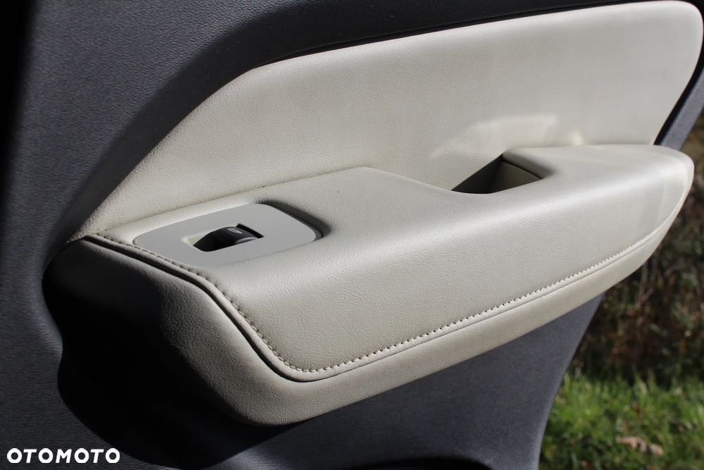 Volvo XC 60 B4 D AWD Geartronic Momentum Pro - 24