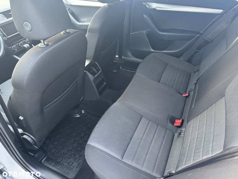 Skoda Octavia 1.4 TSI Joy - 25