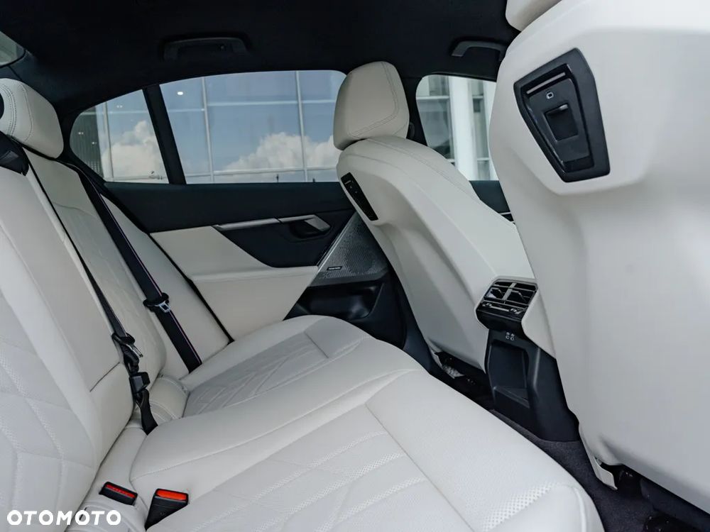 BMW Seria 5 520d xDrive - 17