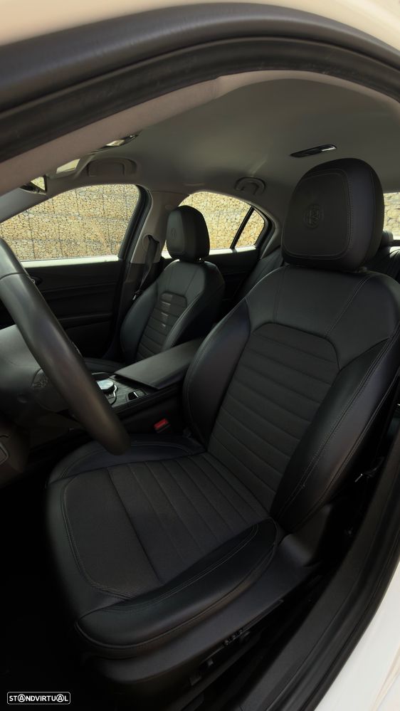 Alfa Romeo Giulia 2.2 D Sprint AT8 - 31