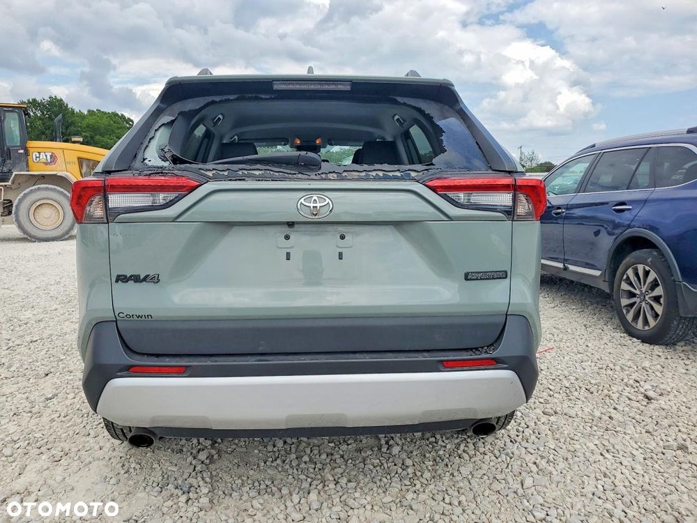 Toyota RAV4 2.5 XLE - 6
