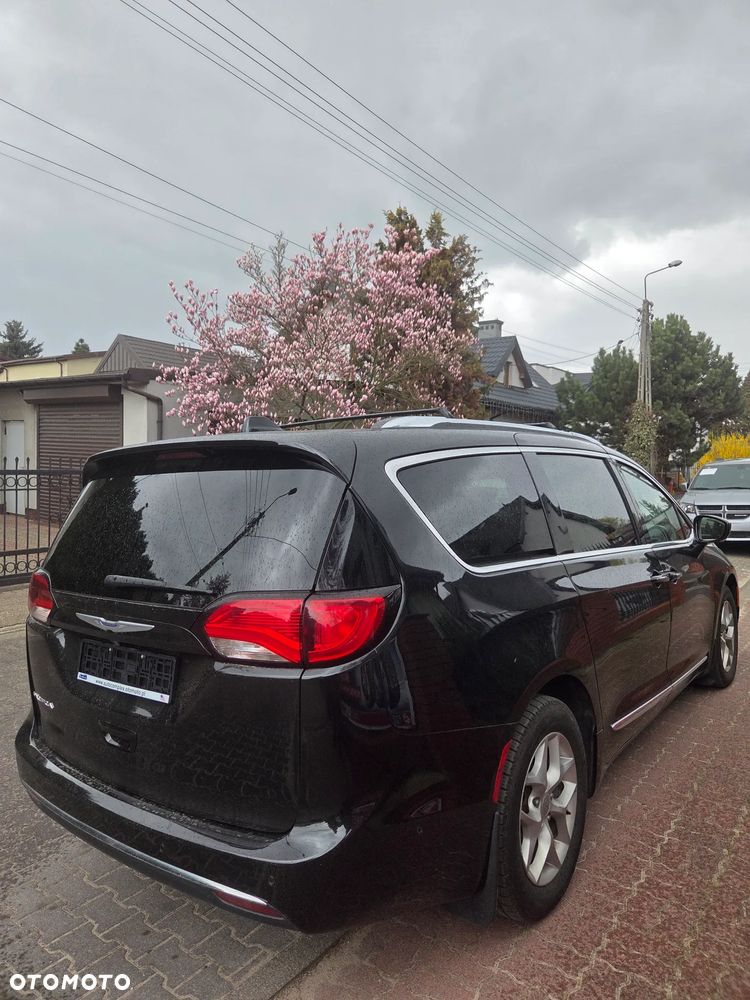 Chrysler Pacifica - 12
