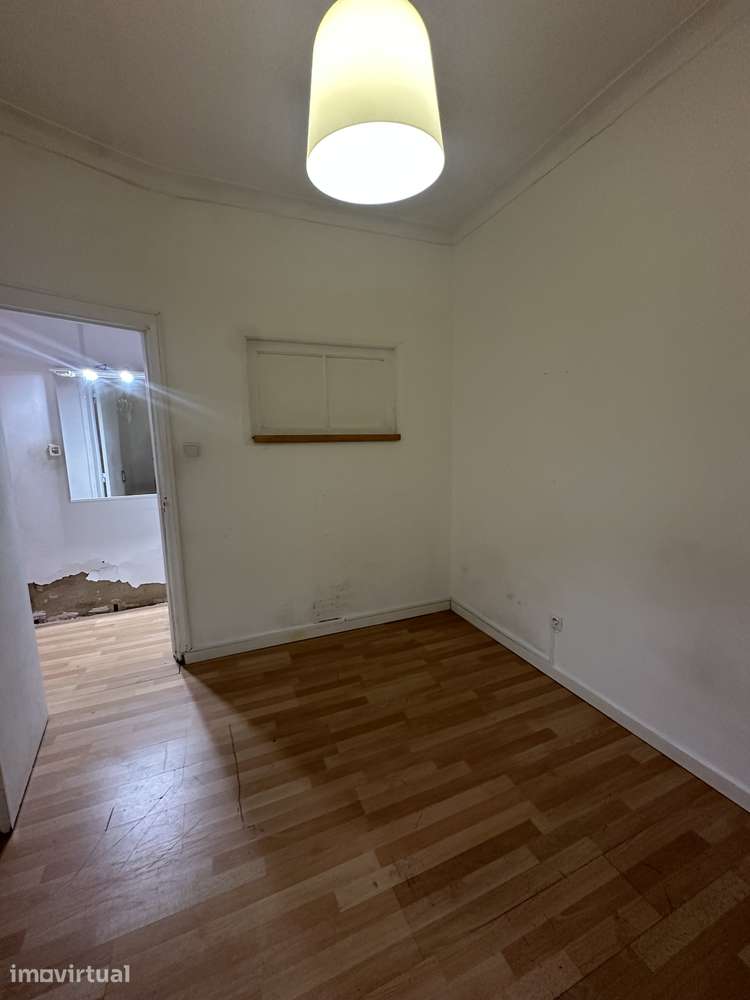 T2 com varanda em Amora, Seixal - 255.000€ (em processo de remodelação - Grande imagem: 4/11