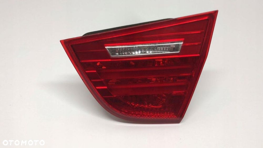 BMW E90 SEDAN LIFT LAMPA PRAWY TYŁ W KLAPĘ - 1