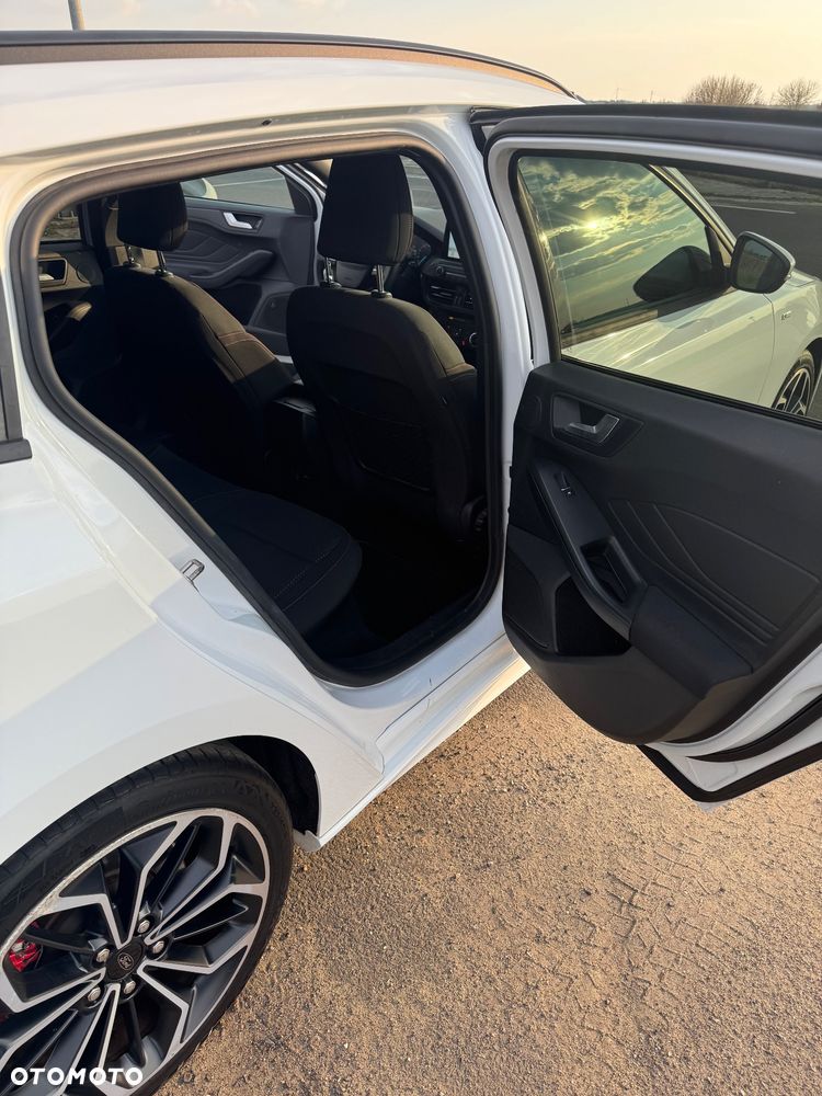 Ford Focus 1.5 EcoBoost ST-Line - 13