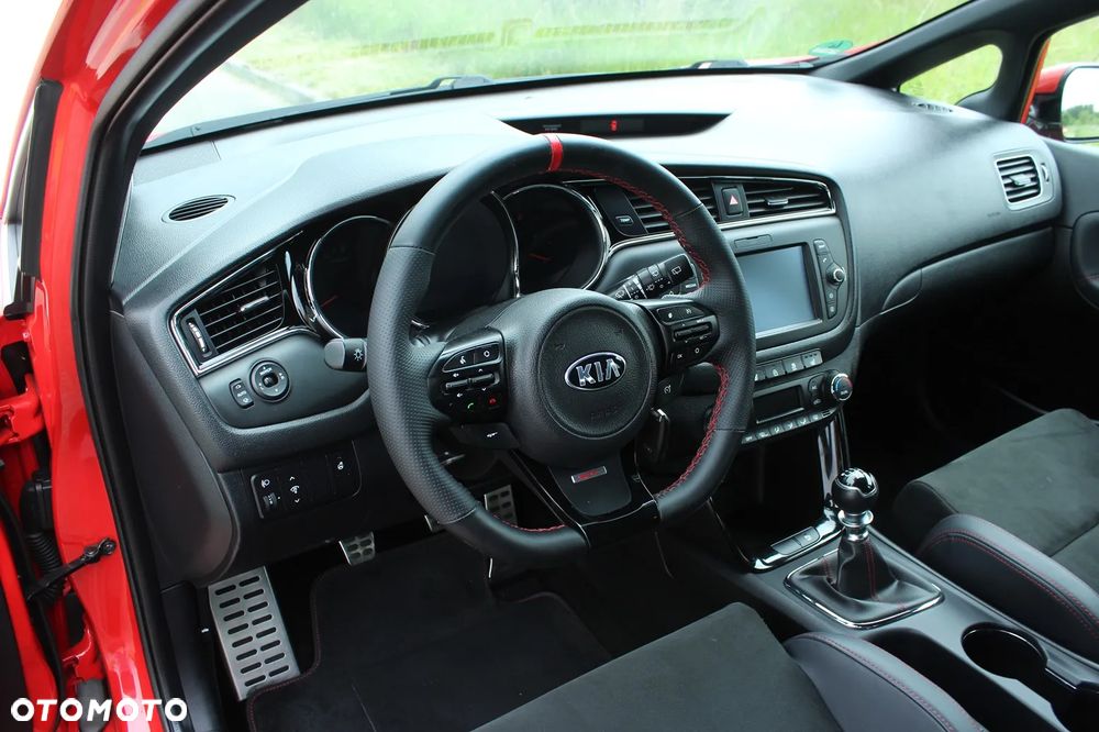 Kia Ceed 1.6 T-GDI OPF GT - 23