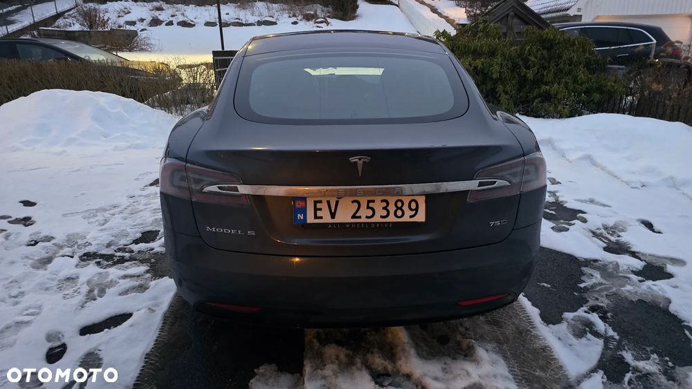 Tesla Model S - 4