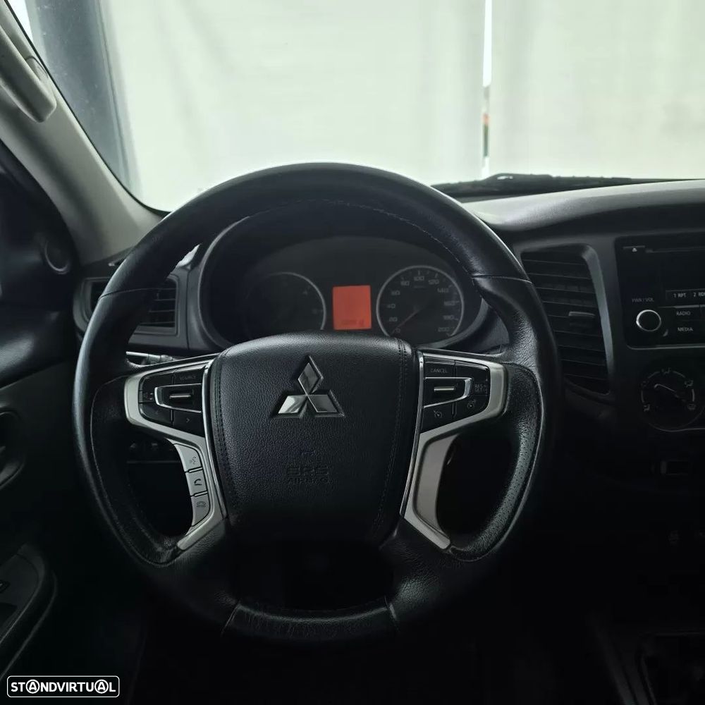 Mitsubishi L200 2.4 DI-D CD Invite 4WD - 13