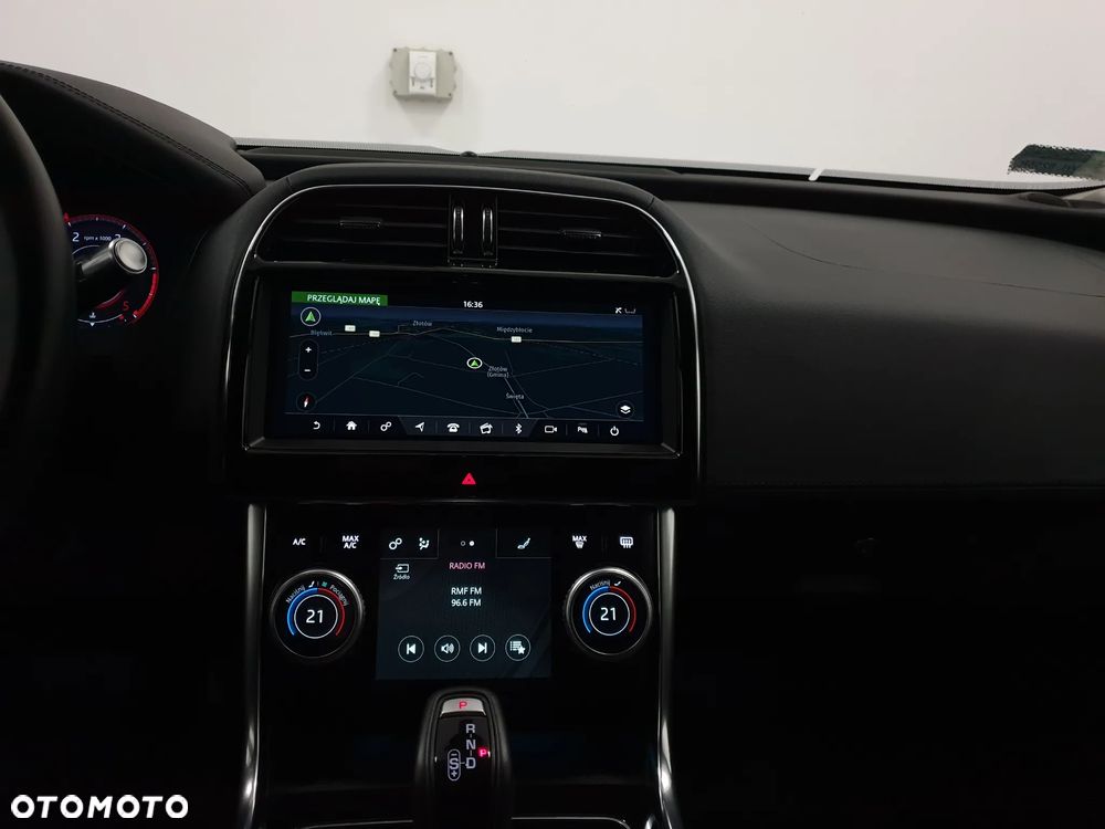 Jaguar XE 2.0 D180 SE - 13