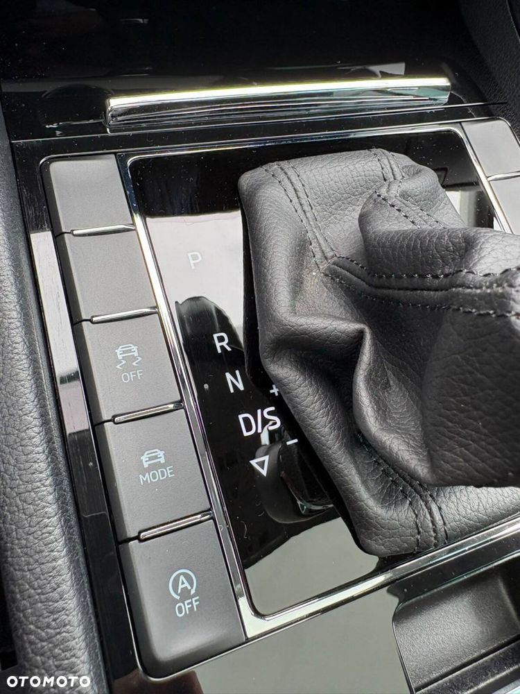 Skoda Superb 2.0 TDI SCR 4x4 L&K DSG - 32