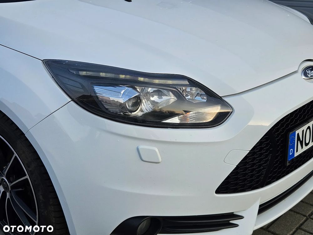 Ford Focus 2.0 EcoBoost ST mit Leder-Sport-Paket - 24
