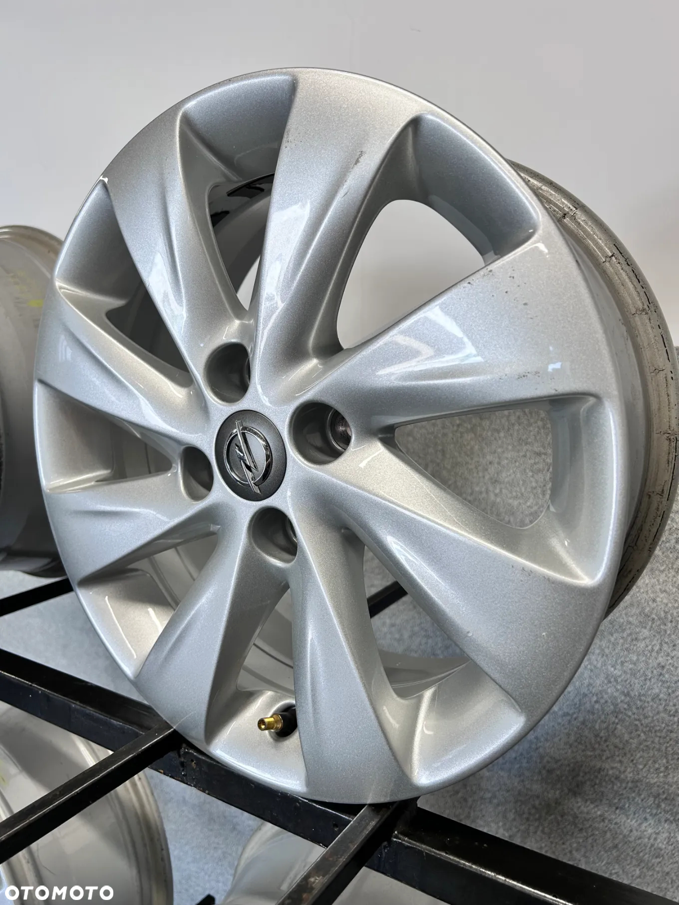 4 FELGI ALU. OPEL CORSA D,E,ADAM 15'' 6J ET39  TPMS - 7