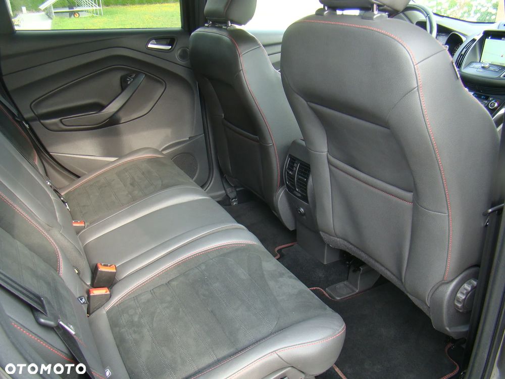 Ford Kuga 2.0 TDCi 4x4 ST-Line - 32