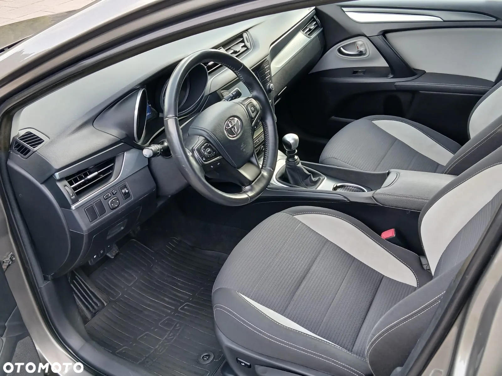 Toyota Avensis Touring Sports 1.8 Comfort - 20