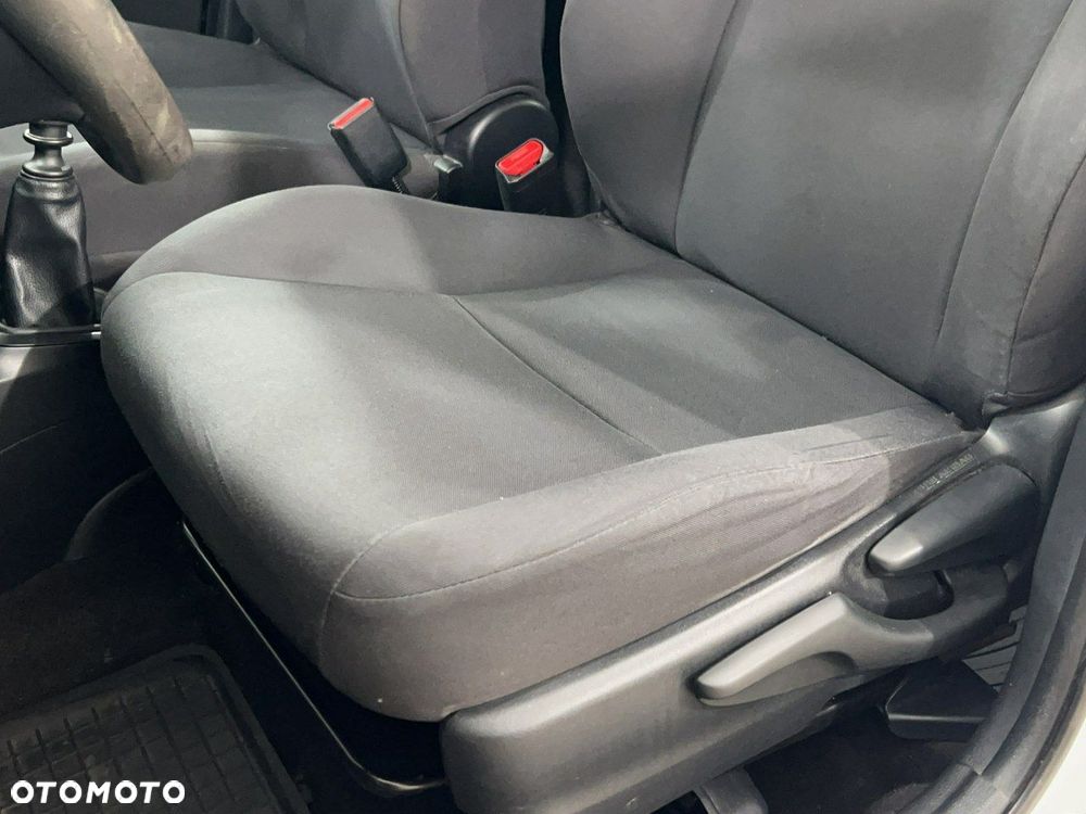 Toyota Yaris - 17