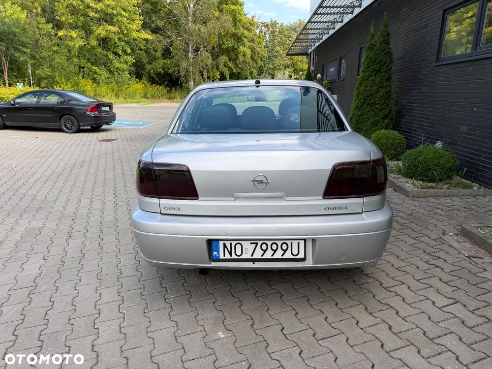 Opel Omega 2.2 Elegance - 4