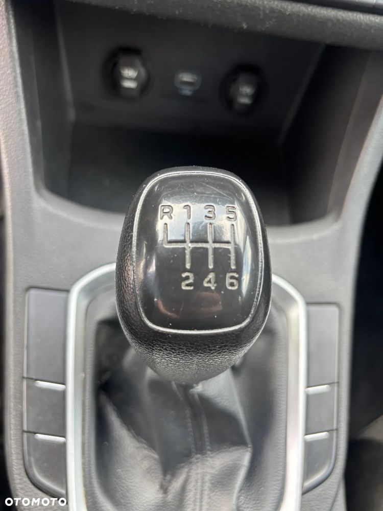 Hyundai i30 1.5 DPI Classic + - 26