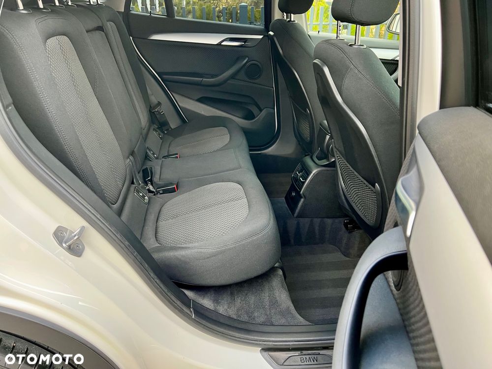 BMW X1 xDrive18d - 16