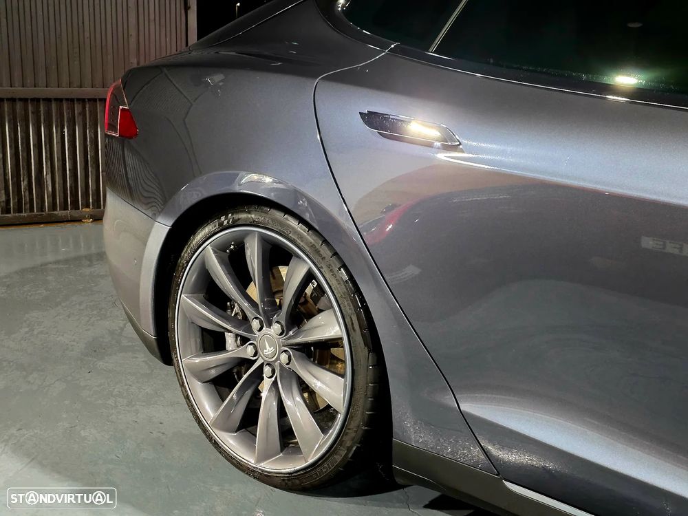 Tesla Model S 85 - 5