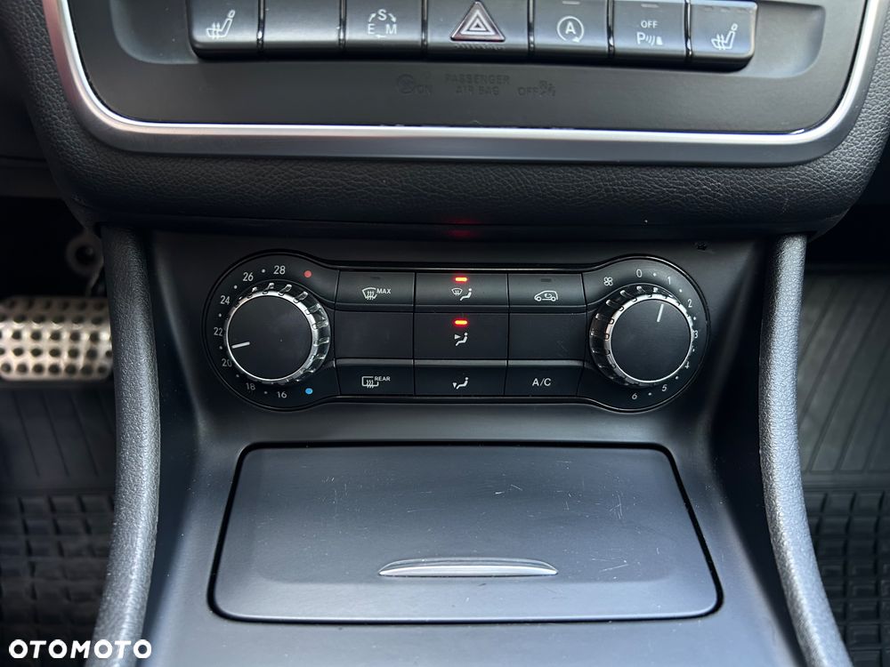 Mercedes-Benz CLA 200 7G-DCT AMG Line - 29