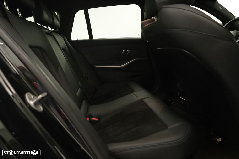 BMW 320 d Pack Desportivo M Auto - 20